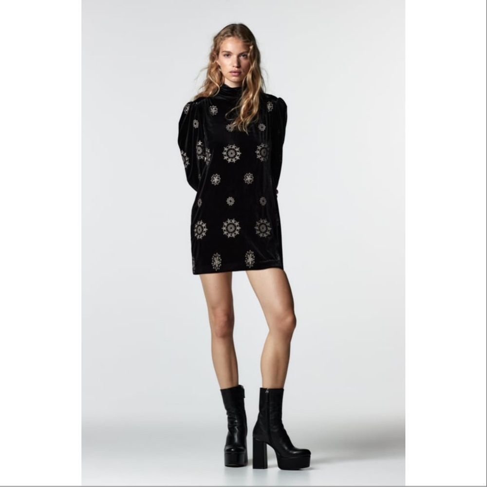 ZARA EMBROIDERED VELVET DRESS
BLACK - REF. 2731/339 - Picture 1 of 8